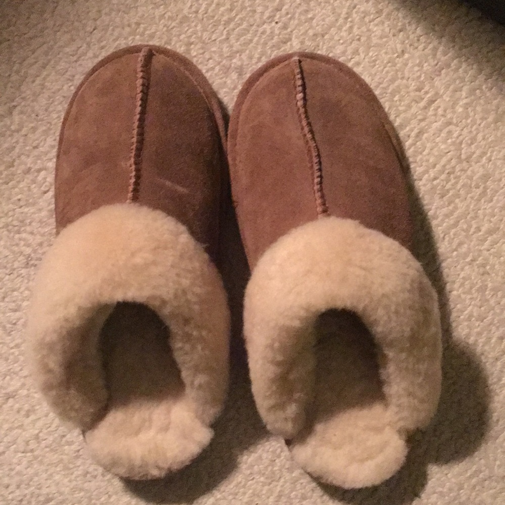 BearPaw Loki slippers
